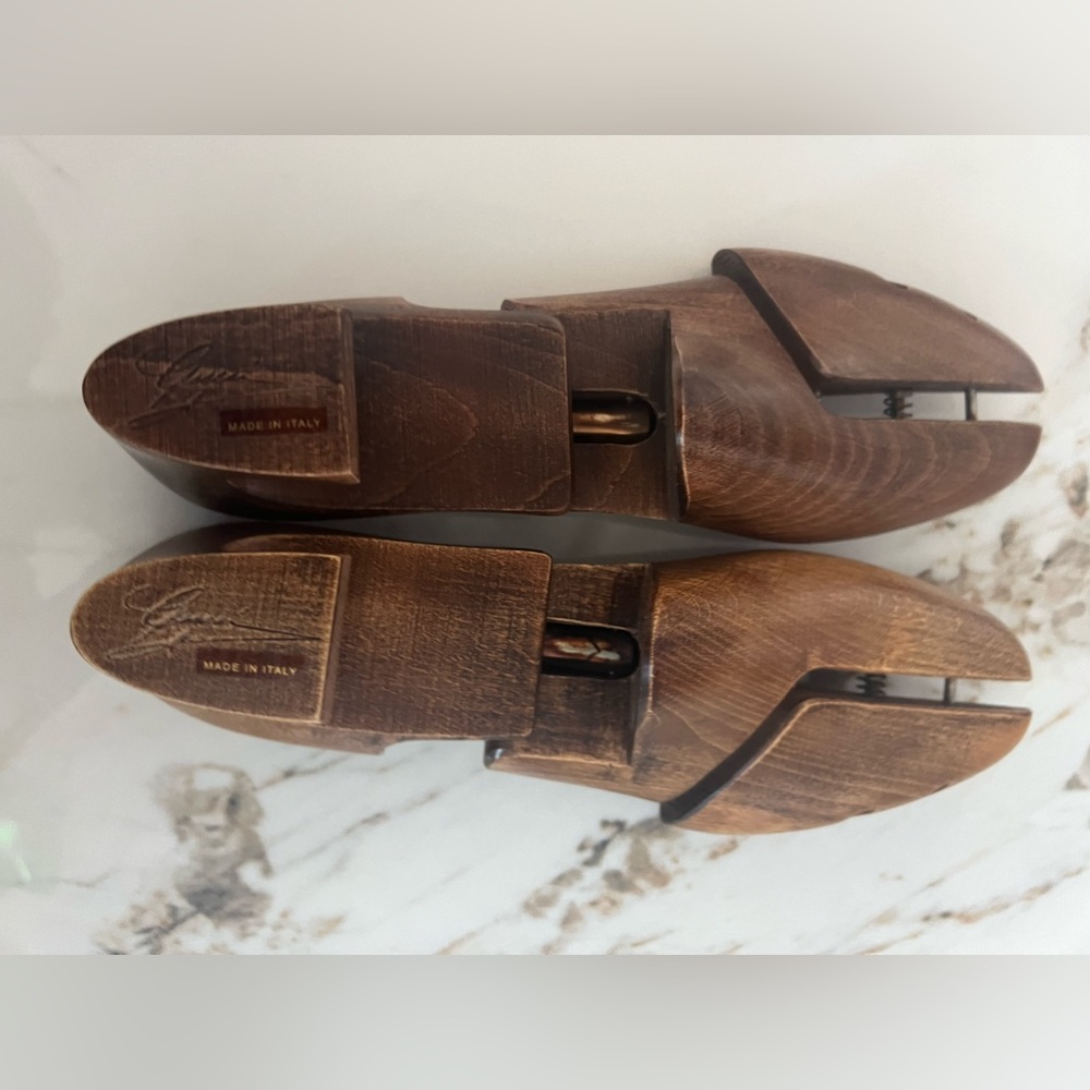 Gucci shoe tree/ shoe insert